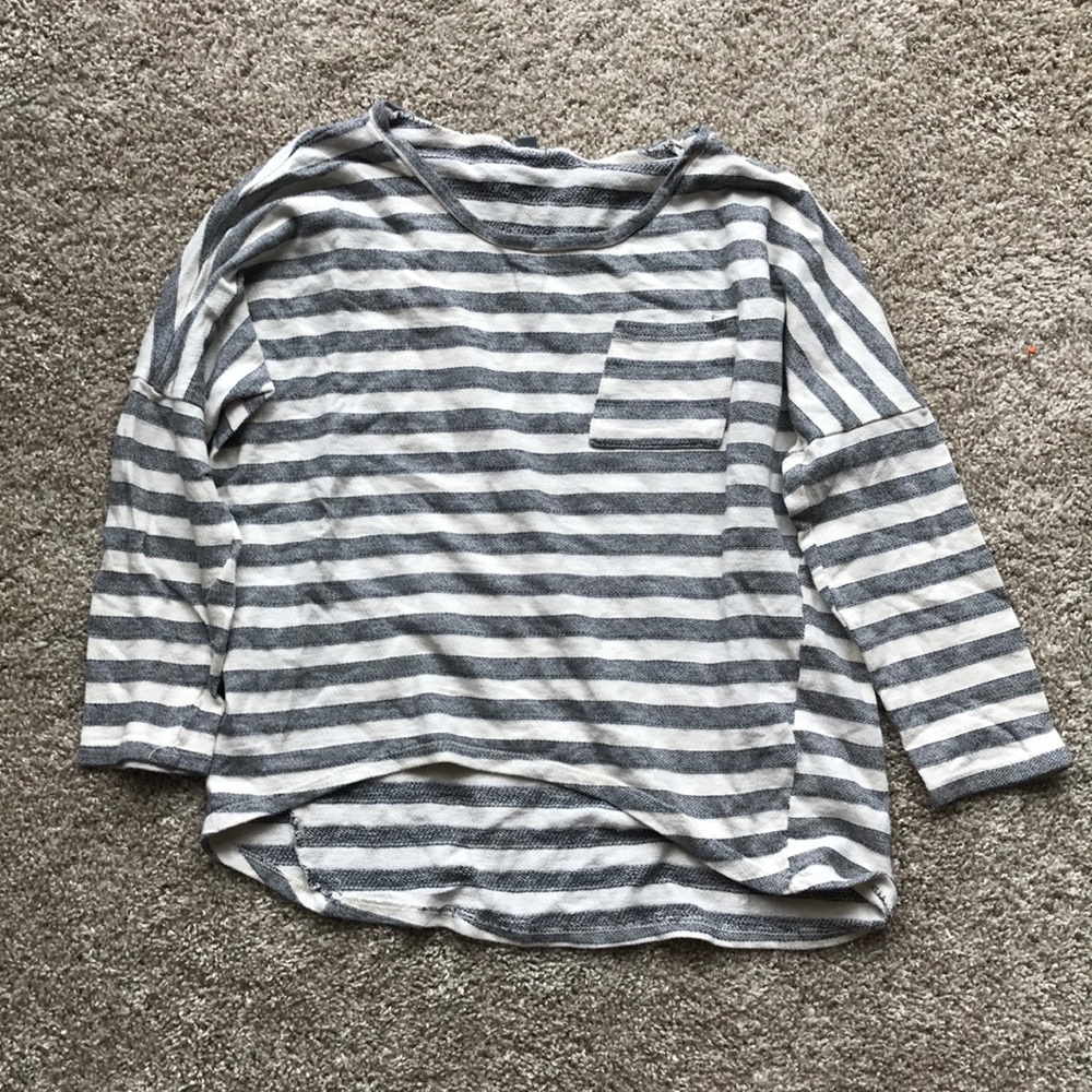 Grey and cream 3/4 sleeve longer crop top